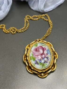 Vintage Floral  Art Glass Brooch/Pendant  Victorian Pinchbeck